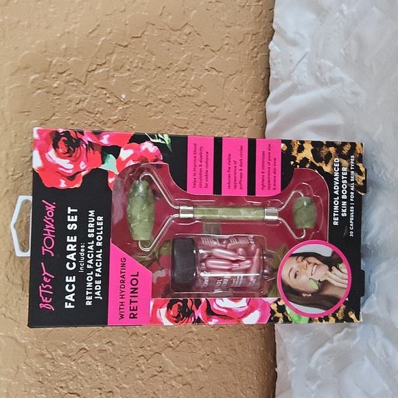 Betsey Johnson Other - BETSEY JOHNSON FACE CARE SET